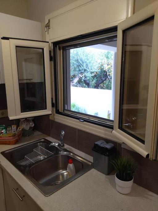 Kalamata Beach Maizonette Ground Floor And Semi-Basement With Yard Exterior photo