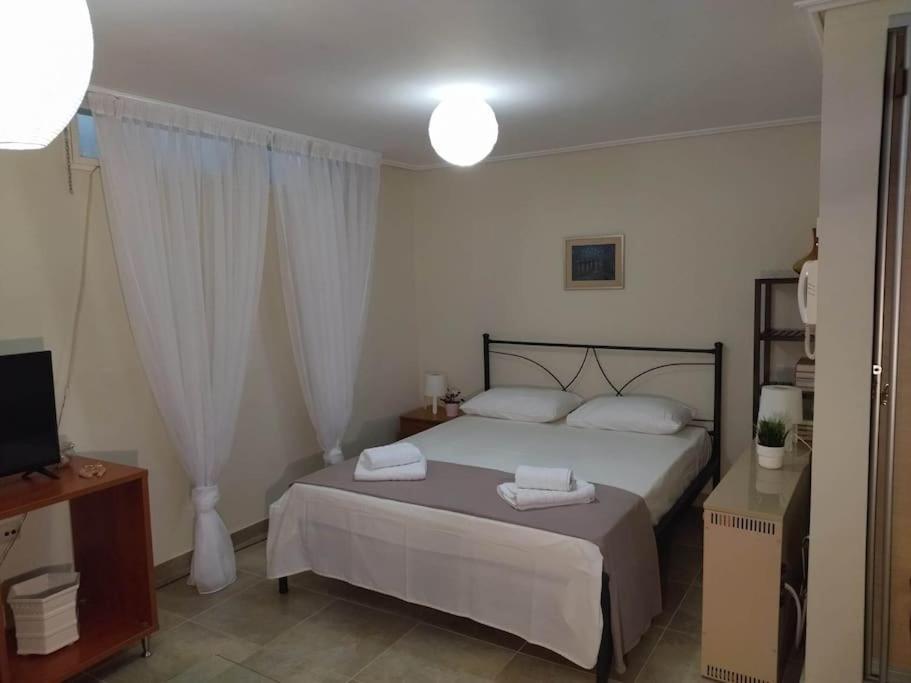 Kalamata Beach Maizonette Ground Floor And Semi-Basement With Yard Exterior photo